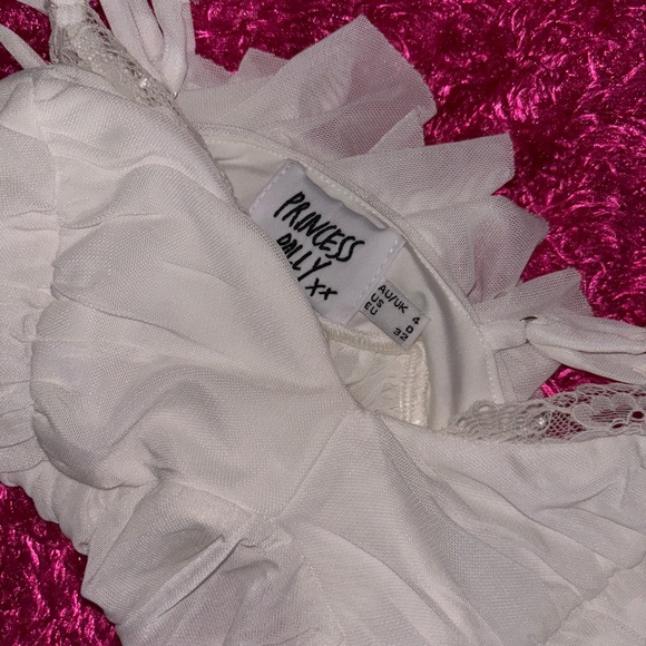 PRINCESS POLLY TOP ⭐️ - Picture 3 of 3